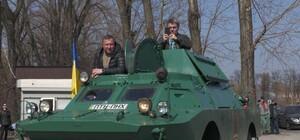 Мужчина из Днепра собирается отдать военным боевую разведывательно-дозорную машину