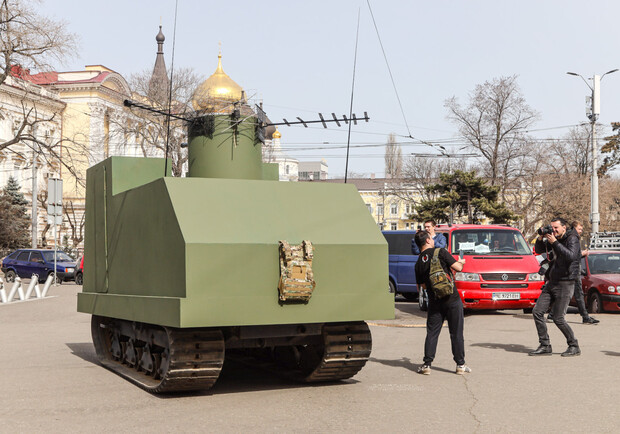 В Одесі стартувала Гуморина-Джавеліна: на вокзалі з'явився танк. 