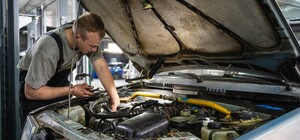 У Дніпрі мережа СТО безкоштовно ремонтує авто, на яких евакуювалися переселенці