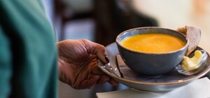 На Березняках відкрили пункт видачі безкоштовних гарячих обідів