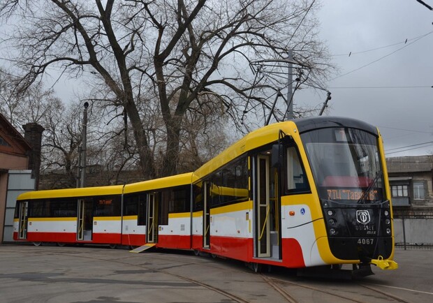 Несмотря на войну, в Одессе собрали еще один трамвай-гигант Одиссей МАХ. 