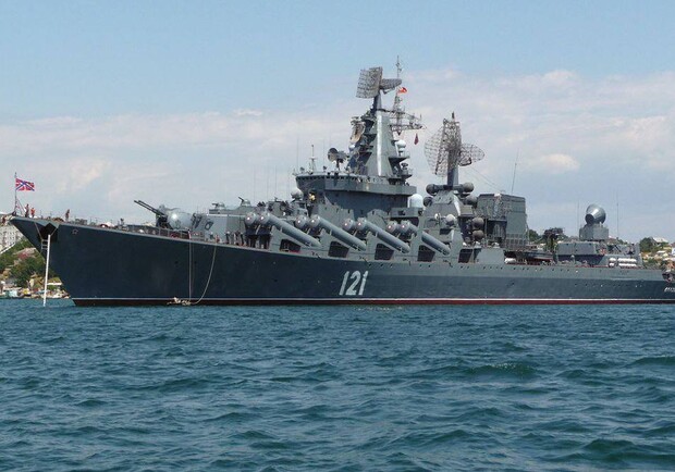 У Чорному морі горить російський ракетний крейсер "Москва". 