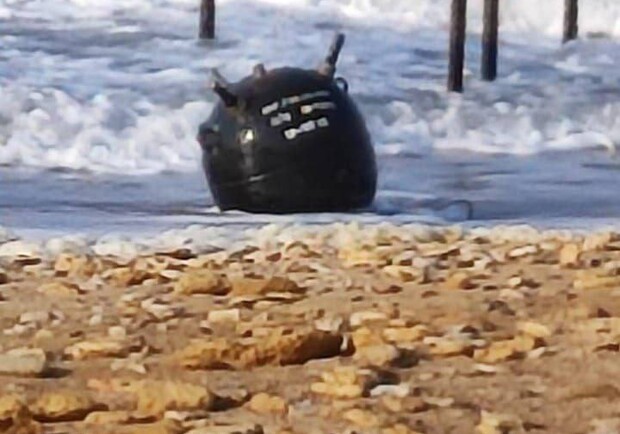 В Одесской области на пляж прибило мину.