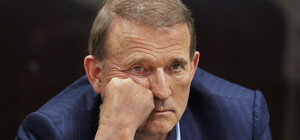 У домработницы Медведчука нашли почти 500 тыс долларов и 100 тыс евро