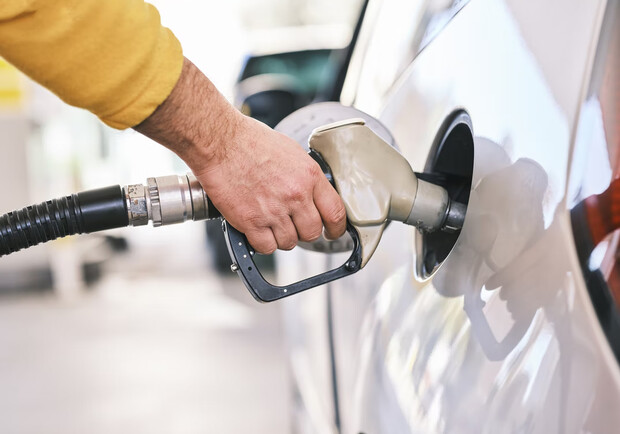 В Украине АЗС разрешили увеличить торговую надбавку на топливо. 