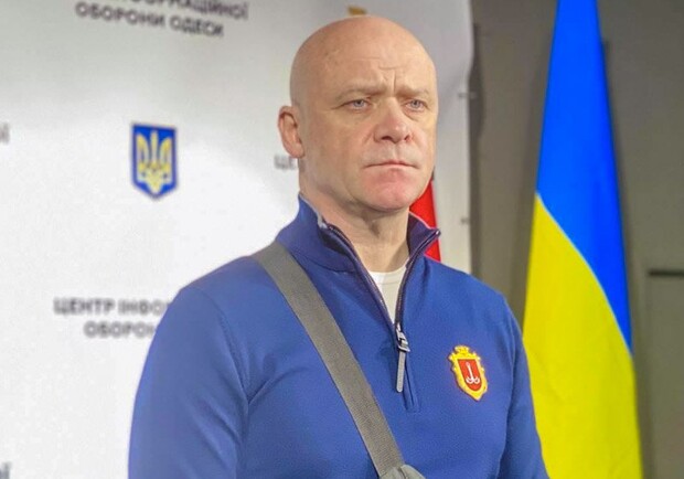Труханов закликав одеситів, які евакуювалися, допоки не повертатися. 