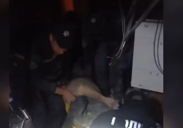 Как одесские полицейские спасали людей из-под завалов: опубликовано видео