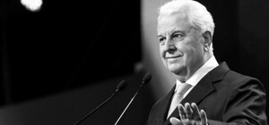 Зеленский поручил учредить именную стипендию Кравчука