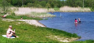 На Львівщині розпочався купальний сезон – фото і відео