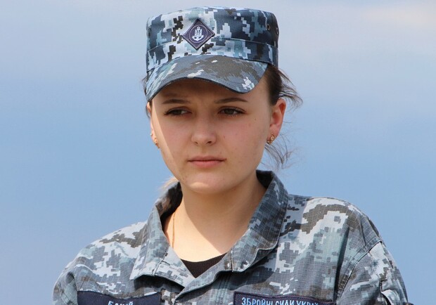 Випускниця Одеської морської академії стала першою жінкою-штурманом ВМС ЗСУ. 