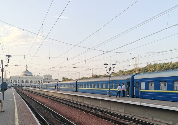 Какие поезда ходят из Одессы 15 мая. 