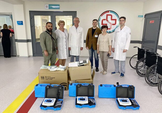 Одесским больницам передали аппараты для быстрого заживления ран. 