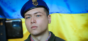 Розлучила війна: харківський нацгвардієць зіграв весілля онлайн