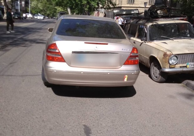 В Одессе из-за водителя Mercedes серьезно пострадал велосипедист. 