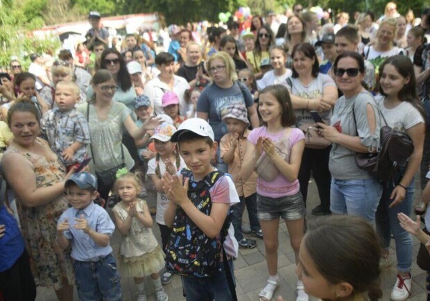 Безкоштовне морозиво та величезні черги: в Одеському зоопарку сьогодні є аншлаг. 