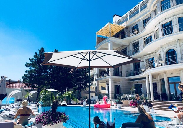 5 одесских отелей , где можно отдохнуть возле бассейна: цены. 