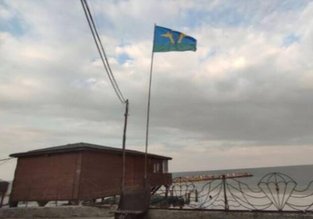 На 16-й Фонтана вывесили российский флаг ВДВ - фото