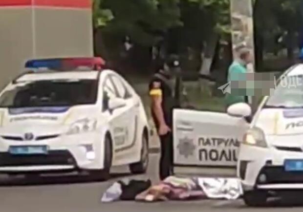 В Одесі патрульне авто збило жінку на пішохідному переході. 