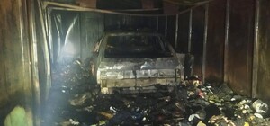 Вночі в гаражі у Львові вщент згорів автомобіль