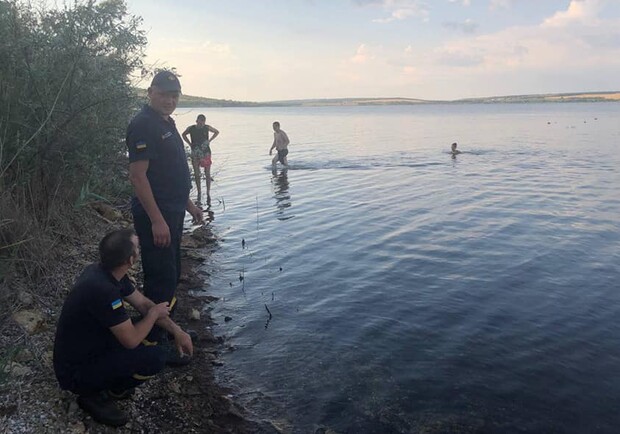 Опасность на водоемах: в Одесской области утонул парень, спасли четырех подростков. 