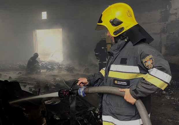 Ликвидация последствий обстрела и резонансный пожар: как прошли сутки у одесских спасателей. 