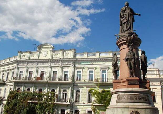 Петиция о сносе памятника Екатерине в Одессе собрала более 11 тысяч голосов. 