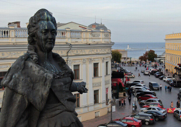 Вже друга петиція про знесення пам'ятника Катерині ІІ в Одесі набрала потрібну кількість голосів. 