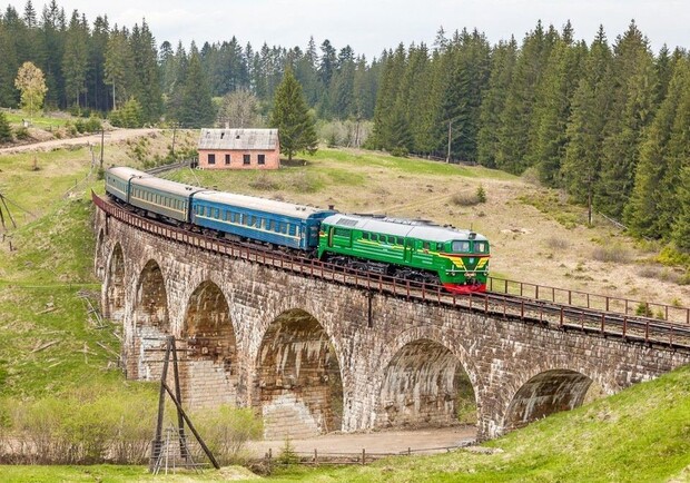 Укрзалізниця продовжила маршрут поїзда Одеса-Яремче до Ворохти: розклад. 