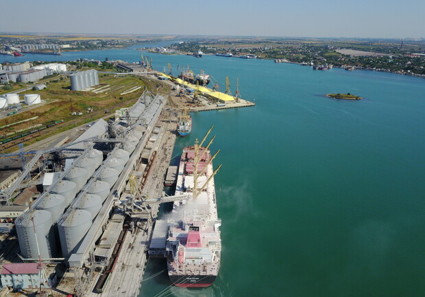 Експорт зерна розпочнеться із Чорноморського морського порту. 