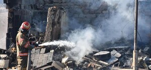 Рятувальники показали, як гасили пожежі після ракетного удару по Затоці: постраждала одна людина