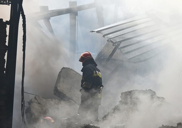 Подробиці пожежі в порту та допомога поліції: як минула доба у одеських рятувальників/. 