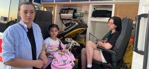 Шестирічну Сашу, яка постраждала під час обстрілу Затоки, разом із мамою відправили до Австрії