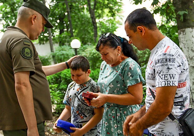 На Одещині родина загиблого нацгвардійця отримала орден "За мужність". 