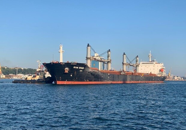 Сьогодні з портів Одеси та Чорноморська вирушать ще чотири судна із зерном. 