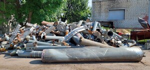 «Смерчи», «Тюльпаны», «Пионы»: спасатели показали склад отработанных российских снарядов в Харькове