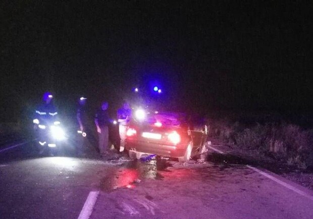 На трассе Одесса – Николаев BMW столкнулся с автопоездом: погибли два человека. 