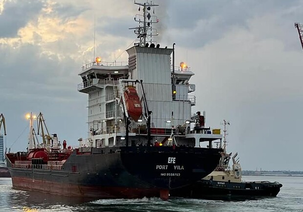 В Одеський порт під завантаження кукурудзою та олією зайшли два судна. 