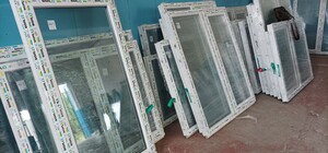 У Чугуївській громаді мешканцям постраждалих будинків видають пластикові вікна