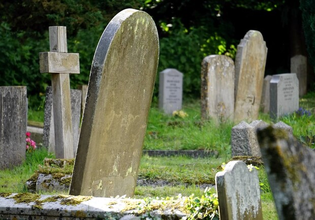 У передмісті скаржаться, що одесити "бронюють" місця на їхніх цвинтарях. 