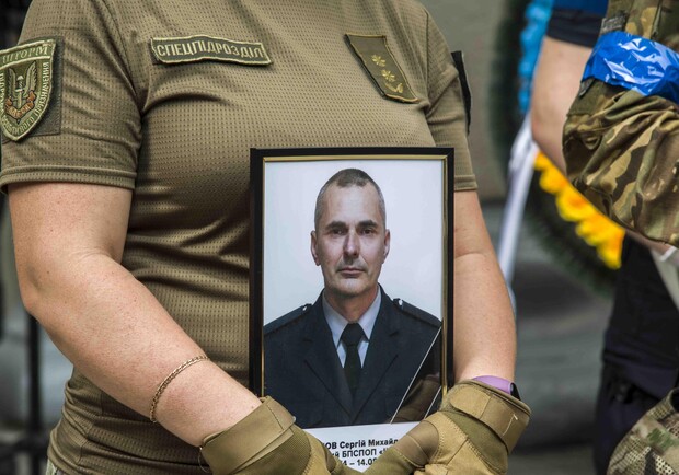 В Одесі попрощалися із поліцейським, який загинув на фронті. 