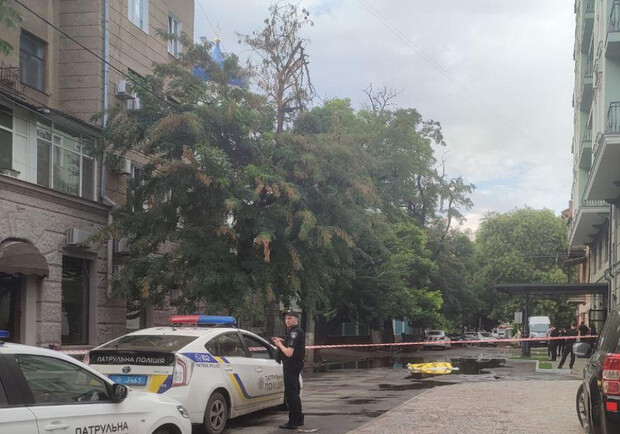 В центре Одессы нашли два трупа: один из мужчин выпрыгнул из окна. 