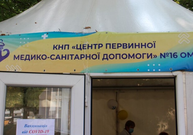 У Одесі відкрили пункт вакцинації для переселенців. 