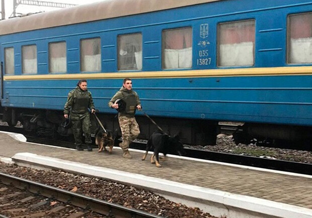 В Одессе мужчина "заминировал" поезд чтобы помешать жене уехать. 
