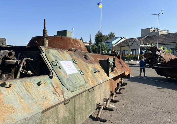 На Одещині відкрили виставку знищеної військової техніки окупантів. 