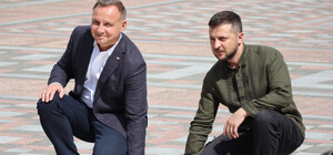 У Києві на площі перед Верховної Радою відкрили Алею сміливості