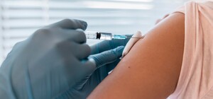 В Минздраве ответили, какие прививки должны быть у людей в возрасте 25+