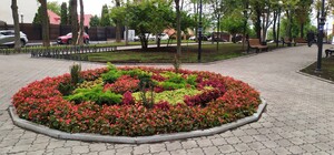 В Печерском районе открыли после реконструкции сквер - фото