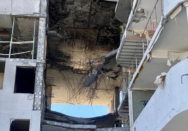 На фото ЖК "Тирас" после ракетного удара: t.me/odesacityofficial 