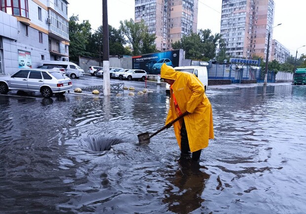 На Одессу снова обрушилась непогода: какие улицы затопило. 