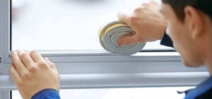 Подготовка к отопительному сезону: киевлянам советуют утеплить окна